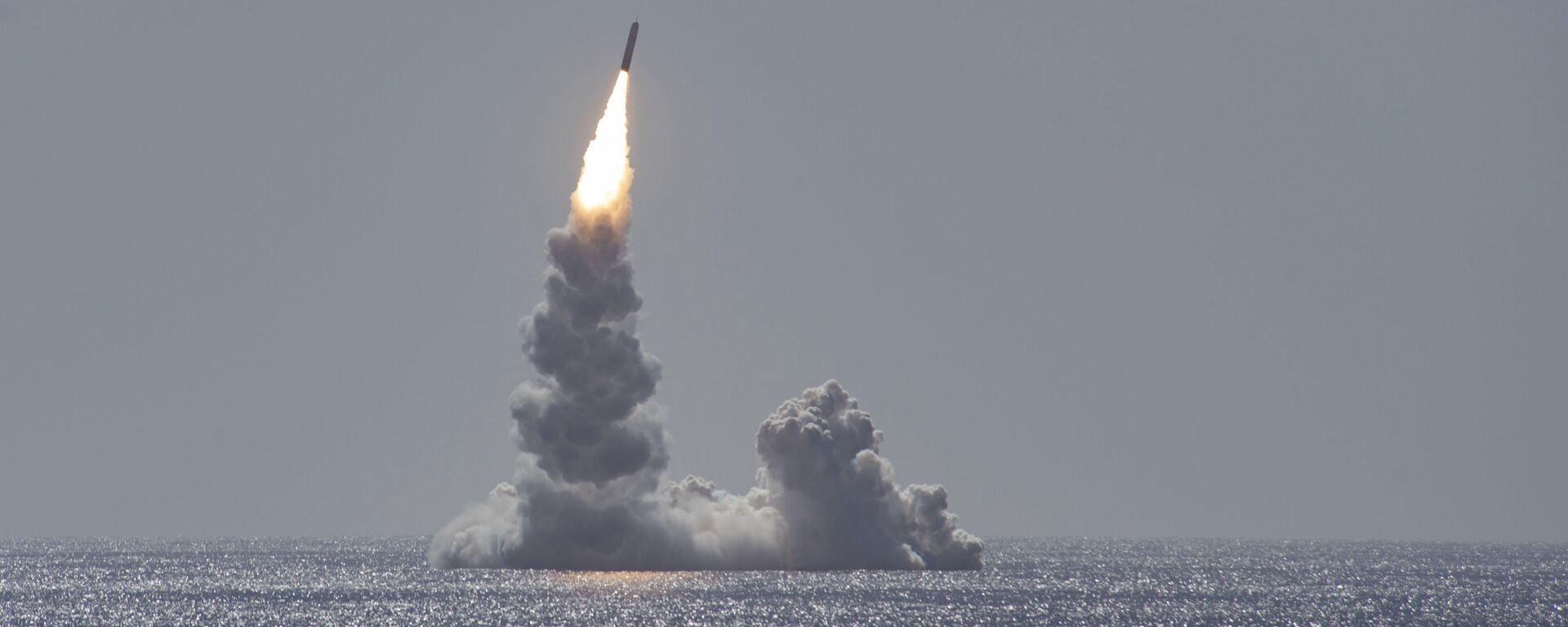 Испытание неснаряженной баллистической ракеты Trident II (D5LE) с подводной лодки типа Огайо у побережья города Сан-Диего в штате Калифорния - 俄羅斯衛星通訊社, 1920, 19.09.2021