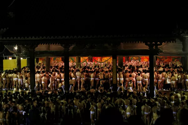 參加日本 “裸祭”的男子 - 俄羅斯衛星通訊社
