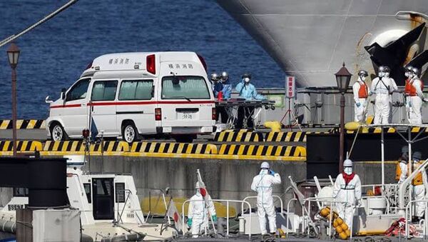 首批从“钻石公主”号游轮解除隔离的乘客在日本港口下船 - 俄罗斯卫星通讯社