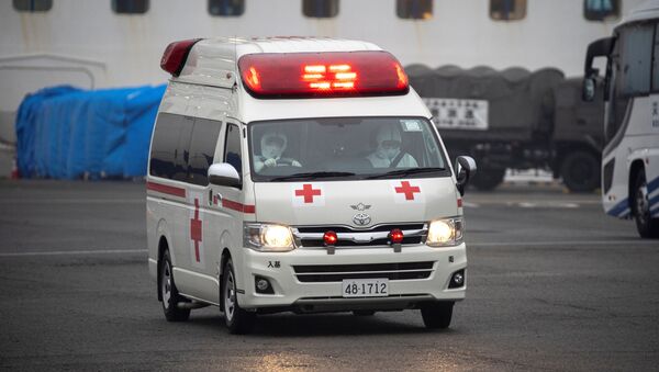 Водители  скорой помощи в защитных медицинских масках в Японии - 俄罗斯卫星通讯社