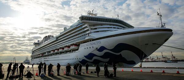 Круизное судно Diamond Princess в порту Йокогамы Круизное судно Diamond Princess в порту Йокогамы - 俄罗斯卫星通讯社