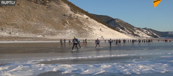 贝加尔湖“冰上风暴”国际极限马拉松 贝加尔湖“冰上风暴”国际极限马拉松 - 俄罗斯卫星通讯社