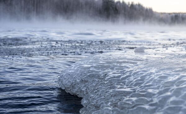 卡累利阿结冰的舒亚河 - 俄罗斯卫星通讯社
