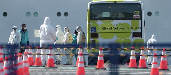 Эвакуация пассажиров круизного лайнера Diamond Princess в аэропорту Йокогама Эвакуация пассажиров круизного лайнера Diamond Princess в аэропорту Йокогама - 俄罗斯卫星通讯社
