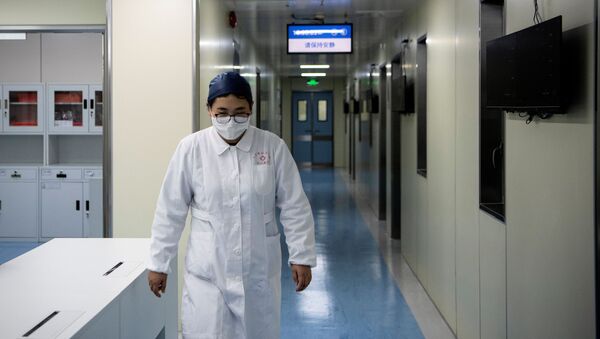 Медсестра в шанхайском центре здравоохранения - 俄罗斯卫星通讯社