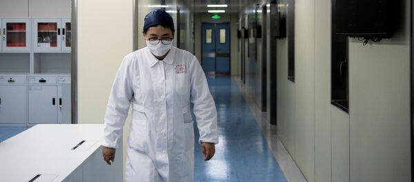 Медсестра в шанхайском центре здравоохранения - 俄罗斯卫星通讯社