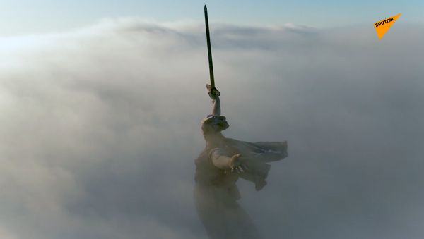 無人機從空中拍攝“祖國母親在召喚”紀念碑 - 俄羅斯衛星通訊社