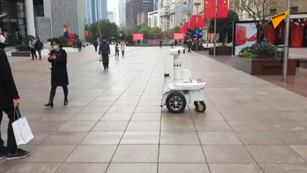 机器人警察在上海街道巡逻 - 俄罗斯卫星通讯社