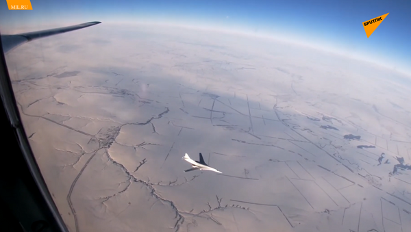图-160“白天鹅”轰炸机飞行   - 俄罗斯卫星通讯社