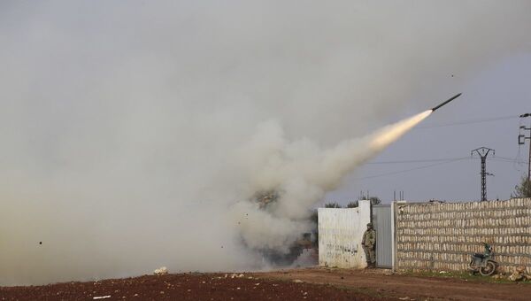 запуск ракеты турецкими военными в направлении позиций сирийской правительственной армии в провинции Идлиб - 俄罗斯卫星通讯社