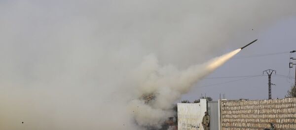 запуск ракеты турецкими военными в направлении позиций сирийской правительственной армии в провинции Идлиб - 俄罗斯卫星通讯社