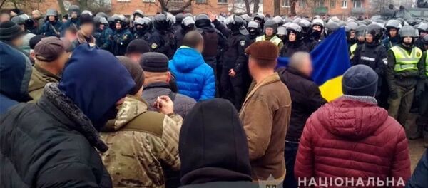 Жители украинского поселка Новые Санжары перекрыли дорогу - 俄羅斯衛星通訊社