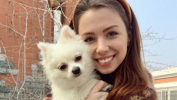 Анастасия Зинченко, которая осталась в охваченной эпидемией Ухани из-за своей собаки - 俄罗斯卫星通讯社