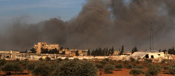 Дым после обстрела турецкой армией территории между Идлибом и Кминасом - 俄罗斯卫星通讯社