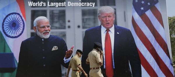 Indian policemen walks past a hoarding welcoming U.S President Donald Trump, at the airport ahead of his visit in Ahmedabad, India, Saturday, Feb. 22, 2020. - 俄罗斯卫星通讯社