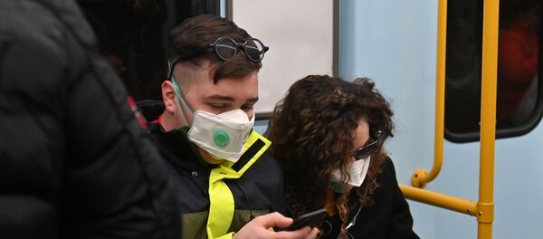 Commuters wearing protective respiratory mask are pictured in the underground subway in Milan on February 22, 2020 - 俄羅斯衛星通訊社