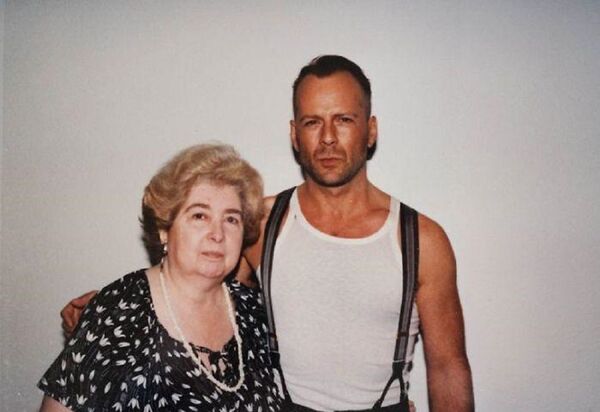 比利时一旧货店现一女子与好莱坞众星的合影集 - 俄罗斯卫星通讯社