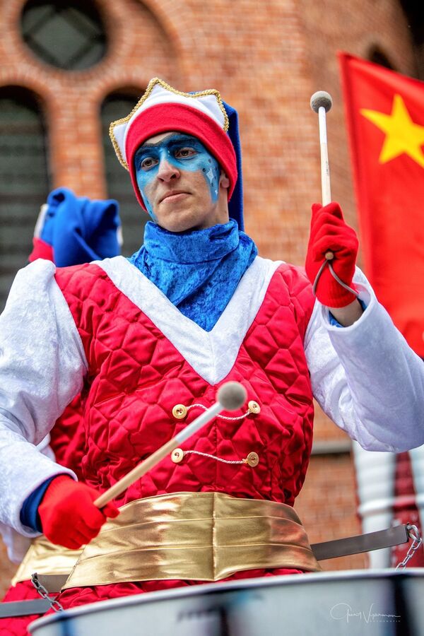 比利时狂欢节出现篡改中国国旗和歧视亚裔行为 中使馆强烈谴责 - 俄罗斯卫星通讯社