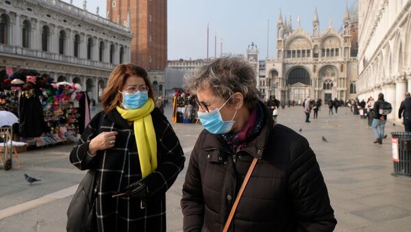 Люди в медицинских масках в Венеции. Италия - 俄羅斯衛星通訊社