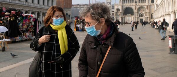 Люди в медицинских масках в Венеции. Италия - 俄羅斯衛星通訊社