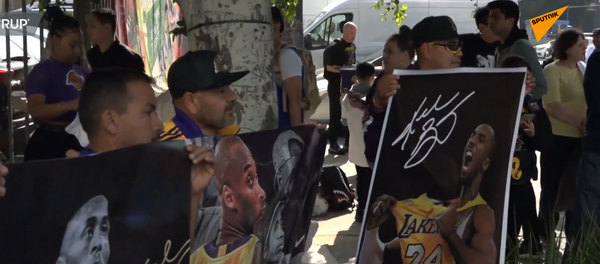 球迷告别“传奇球星”科比   - 俄罗斯卫星通讯社