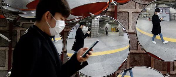 Мужчина в медицинской маске  - 俄羅斯衛星通訊社