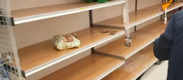  因新冠病毒爆发 意大利商店货架被抢空 - 俄罗斯卫星通讯社