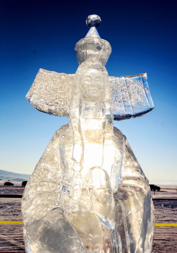 冰雕——身穿民族服饰的女子 - 俄罗斯卫星通讯社