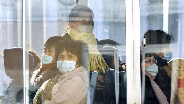 Пассажиры автобуса в медицинских масках. Северная Корея - 俄罗斯卫星通讯社