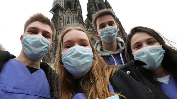 Подростки в медицинских масках. Германия - 俄羅斯衛星通訊社