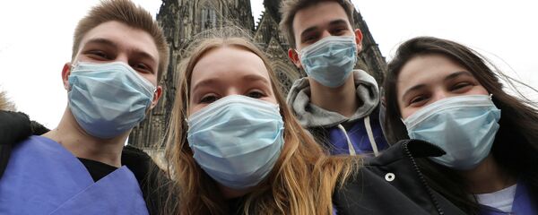 Подростки в медицинских масках. Германия - 俄羅斯衛星通訊社