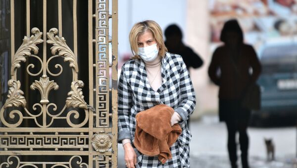 Женщина в медицинской маске в целях профилактики заболевания гриппом - 俄羅斯衛星通訊社