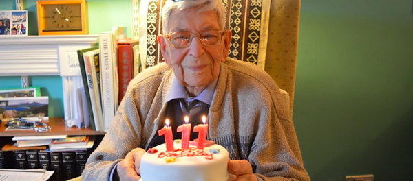 111岁英国人成世界上最长寿男性 - 俄罗斯卫星通讯社