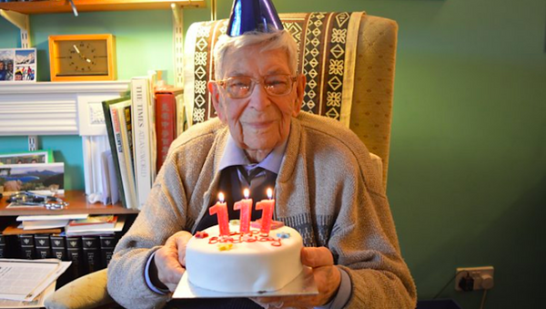 111岁英国人成世界上最长寿男性 - 俄罗斯卫星通讯社