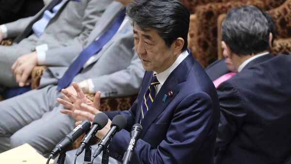 Премьер-министр Японии Синдзо Абэ во время заседания бюджетного комитета нижней палаты японского парламента в Токио - 俄罗斯卫星通讯社