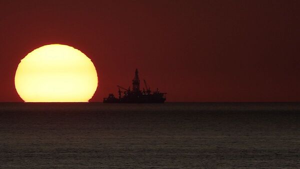 Oil drilling ship Tungsten Explorer is seen docked at the block 4 area off the coast of the Lebanese coastal town of Safra on February 25, 2020 as the sun sets. - 俄羅斯衛星通訊社