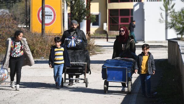 Сирийские беженцы на турецко-сирийской границе в пункте пропуска города Кассаб - 俄罗斯卫星通讯社