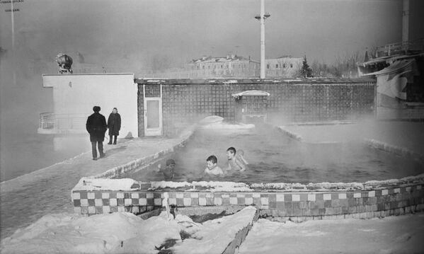 Занятия детской группы в открытом плавательном бассейне Москва в Москве, 1966 год - 俄罗斯卫星通讯社