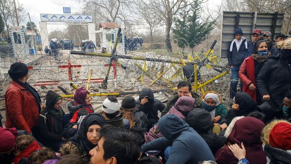 Ситуация на КПП Пазаркуле на границе Турции и Греции, где греческая полиция применила слезоточивый газ против беженцев - 俄罗斯卫星通讯社