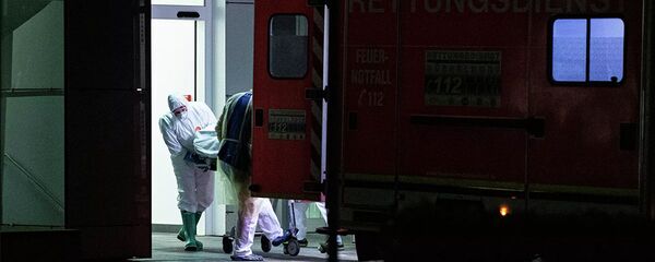 Медработники доставляют в больницу пациента, зараженного коронавирусом в земле Северный Рейн-Вестфалия - 俄罗斯卫星通讯社