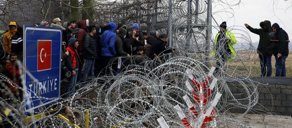 Ситуация на КПП Пазаркуле на границе Турции и Греции, где греческая полиция применила слезоточивый газ против беженцев - 俄羅斯衛星通訊社