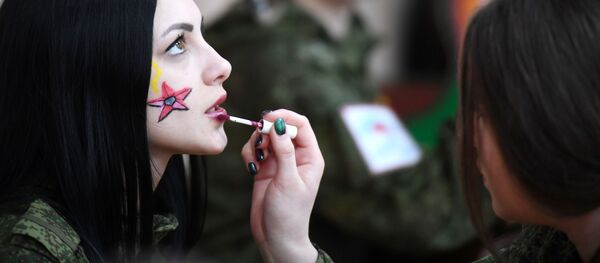 全俄女兵选美和专业技能大赛  - 俄罗斯卫星通讯社