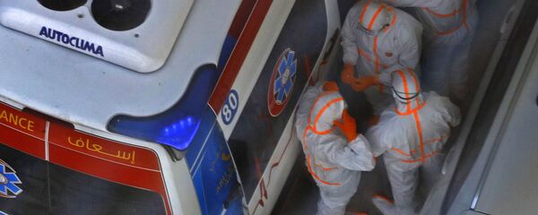 Скорая поомщь на месте обнаружения зараженных коронавирусом в Абу-Даби  - 俄罗斯卫星通讯社