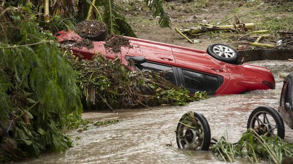 Машины, пострадавшие от наводнения и оползней, вызванных проливными дождями в Рио-де-Жанейро, Бразилия - 俄罗斯卫星通讯社