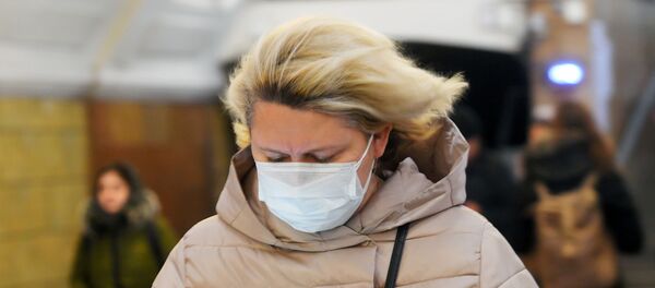 Пассажиры московского метро в медицинских масках - 俄罗斯卫星通讯社