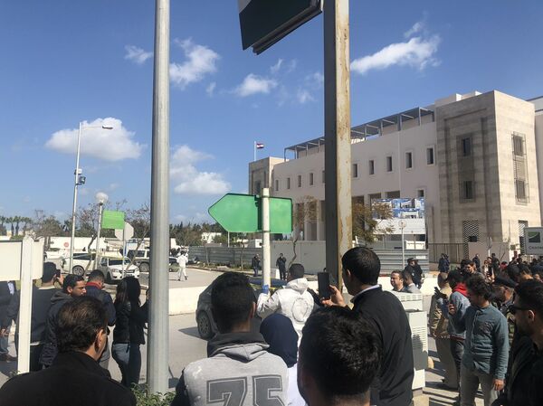 据媒体报道，一名自杀式袭击者在美国驻突尼斯大使馆附近引爆炸弹 - 俄罗斯卫星通讯社