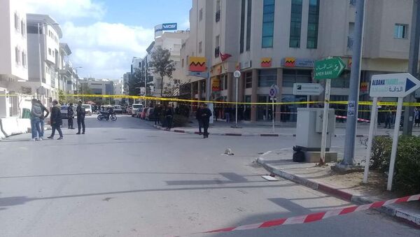 Полиция на месте взрыва около посольства США в Тунисе. - 俄羅斯衛星通訊社