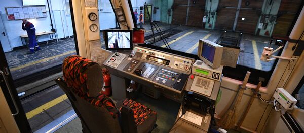 Кабина машиниста вагона нового тематического поезда метро Россия, устремленная в будущее Кабина машиниста вагона нового тематического поезда метро Россия, устремленная в будущее - 俄羅斯衛星通訊社