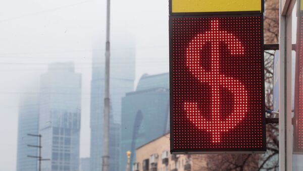 Табло с символикой доллара на обменном пункте - 俄罗斯卫星通讯社