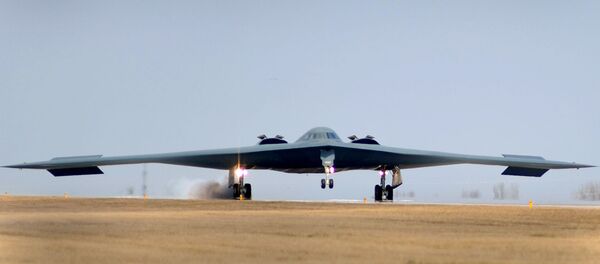 Американский тяжелый малозаметный стратегический бомбардировщик B-2 Spirit Американский тяжелый малозаметный стратегический бомбардировщик B-2 Spirit - 俄罗斯卫星通讯社